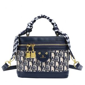 Bolso de Mano de Alta Gama para Mujer, Estilo Francés 2025, Cierre de Cremallera, Estilo Casual de Lujo, Material PU con Forro de Poliéster, Decoración de Cadena - Product Image 4