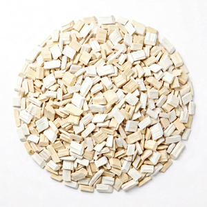 Copeaux de bois d'acacia naturel en vrac, combustible biomasse à haute teneur calorifique pour chaudières, fabriqués à partir d'acacia - Product Image 1