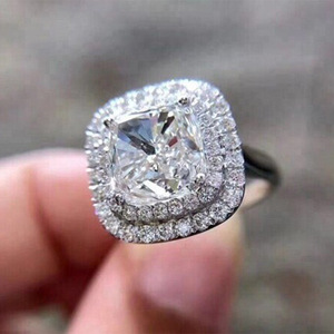 Anello con Cristallo Quadrato a Forma di Artiglio di Tigre per Donne, Accessorio Geometrico per Uso Quotidiano e Feste - Product Image 1