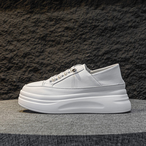 Baskets compensées blanches pour femme Printemps 2026, à enfiler, avec talon intégré, en cuir souple, légères et respirantes - Product Image 3