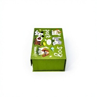 Boîtes cadeaux en carton auto-érectables écologiques à finition mate imprimées sur mesure avec gaufrage et logo personnalisé