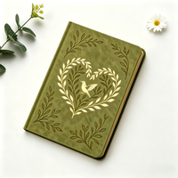 Carnet personnalisé A5 vert olive en PU avec motif colibri gaufré à l'or et bords dorés – Idéal pour les cadeaux