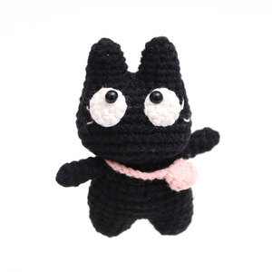 Colgante de gato negro de ganchillo hecho a mano, llavero de hilo tejido, amuleto de muñeco de dibujos animados tejido para bolso - Product Image 1