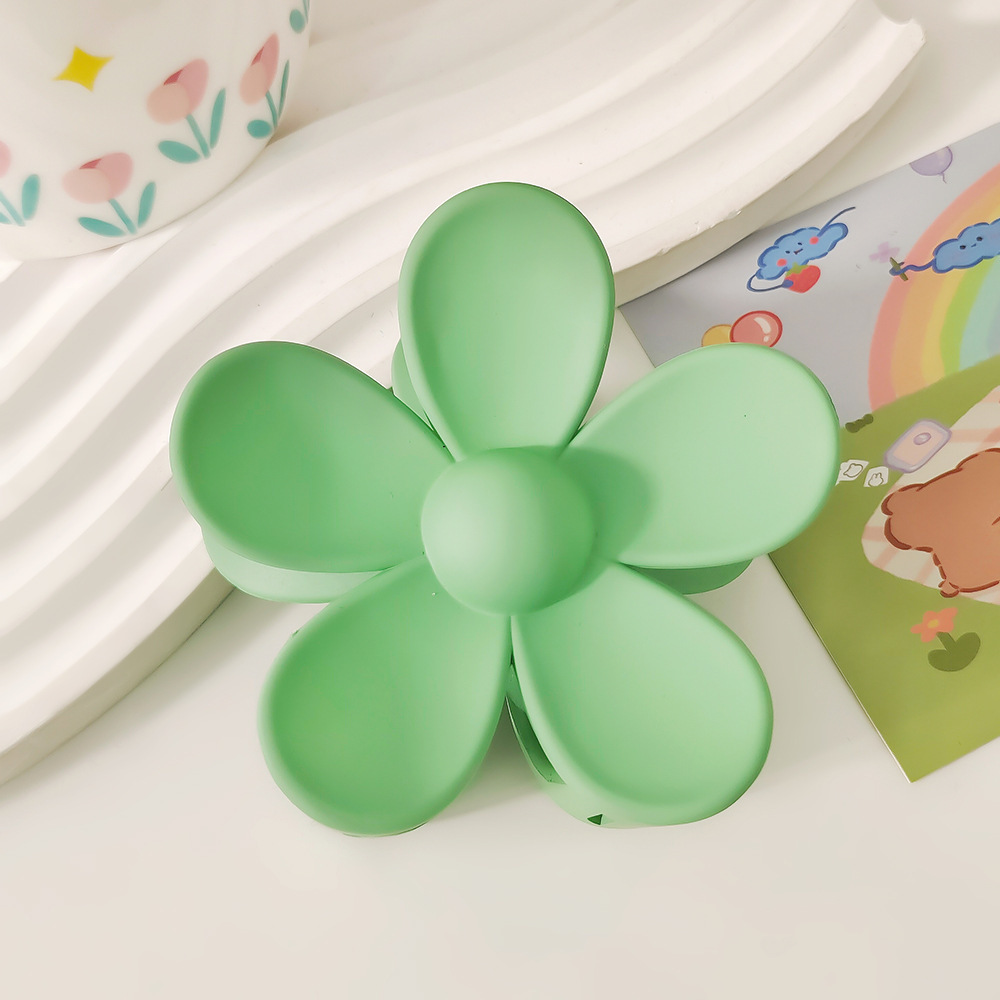 Green flower clip