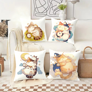 Милые спящие котики с часами и звездами на уютных подушках для праздничного домашнего декора. - Product Image 2