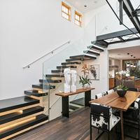Escalier intérieur flottant moderne avec design cantilever dissimulé, marches en verre et garde-corps en verre - Escaliers préfabriqués en acier et bois