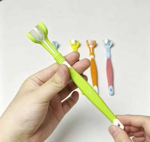 Cepillo de Dientes para Mascotas, Cepillo de Cerdas Suaves de Tres Dientes, Higiene Bucal para Perros, Cepillo de Dientes de Mango Largo para el Cuidado de Perros Pequeños - Product Image 1