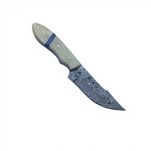 Cuchillo de Caza/Pelaje de Acero de Damasco de Grado Industrial de la Mejor Calidad Personalizado, Hoja Fija para Supervivencia al Aire Libre, Mango de Hueso de Camello y Cuero - Product Image 1