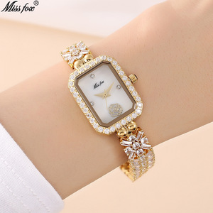 Montre en céramique luxueuse et élégante avec résistance à l'eau et incrustation de diamants. Modèle féminin. - Product Image 4