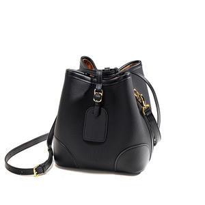 Sac seau tendance en cuir de vachette pleine fleur personnalisé en usine, avec fermeture à cordon, sac à bandoulière portable pour femme - Product Image 4