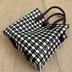 Bolso de Mano para Mujer, Bolso Tejido a Mano Único para Mujer, Material Plástico Reciclado de Primera Calidad, Tejido Reciclado de Indonesia - Product Image 5