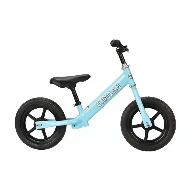 子供用自転車と発泡ホイールのバランス子供用