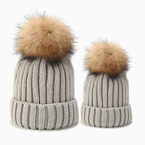 Nouvelle maman <span class=keywords><strong>et</strong></span> bébé chapeau avec <span class=keywords><strong>pompon</strong></span> chaud vraie fourrure de raton laveur Bobble Beanie enfants acrylique tricoté parent-enfant chapeau casquettes d'hiver - Product Image 2
