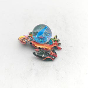 Globo de Nieve Decorativo con Resina de Impresión por Transferencia de Agua, Diseño de Cangrejo, Árbol de Coco y Animales, Venta Caliente de Fábrica - Product Image 5