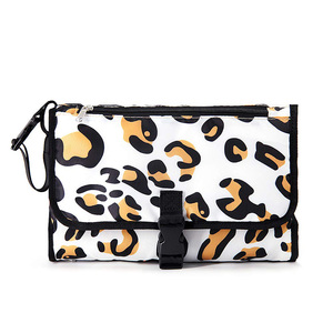 ED0228 station de <span class=keywords><strong>matelas</strong></span> <span class=keywords><strong>à</strong></span> <span class=keywords><strong>langer</strong></span> portable pour bébé <span class=keywords><strong>tapis</strong></span> imprimé léopard oem chine vente en gros <span class=keywords><strong>matelas</strong></span> <span class=keywords><strong>à</strong></span> <span class=keywords><strong>langer</strong></span> étanche - Product Image 1