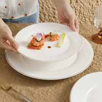 Assiette à dîner occidentale en porcelaine blanche pure, assiette à steak à bord doré, assiette plate, plat à os, compatible micro-ondes, moderne et minimaliste