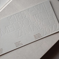 Invitations de mariage élégantes et luxueuses, personnalisées, avec découpe laser, papier velours, estampage à chaud, design et couleur sur mesure.