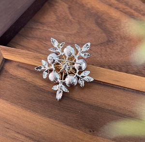 Vintage Luxury Two Tone Plated Copper Snowflake Brooch Inlaid Multi-color Natural Freshwater Pearl Crystal Floral Wedding Gift - Product Image 4