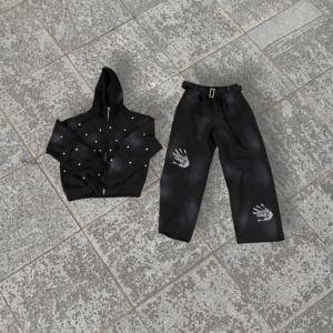 ชุดวอร์มวินเทจแบบใหม่ ระบายอากาศได้ดี พิมพ์โลโก้ตามสั่ง ประดับคริสตัล สายรูดปรับได้ เสื้อฮู้ดและกางเกงขายาว ผ้าหนา - Product Image 4