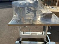 Machine à coudre LAOZHANG 220V 50Hz 500W à fixation sur poteau pour casquettes de baseball, bandeaux et visières, taille de casquette 23 pouces, certifiée CE, garantie 1 an