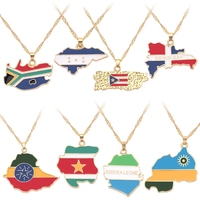 Meilleure vente carte du monde et drapeau national collier de bijoux créatifs vente en gros d'usine alliage pendentif carte du monde collier