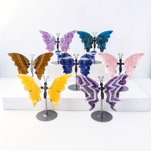 งานฝีมือคริสตัลบำบัดขายส่ง แกะสลักปีกผีเสื้อด้วยมือ แกะสลักควอตซ์ไฟสีทองรูปผีเสื้อสำหรับตกแต่ง - Product Image 1