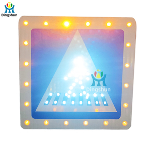 لافتة للمشاة تعمل بالطاقة الشمسية ذات وجهين |   تنبيه LED |   علامات أمان للطرق مقاومة للماء لممرات المشاة - Product Image 6