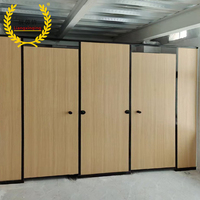 Toilette modulaire compacte moderne et élégante en HPL Salle de douche commerciale en nid d'abeille en HPL imperméable à l'eau populaire
