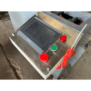Machine de poinçonnage de fenêtres en aluminium des fabricants chinois, dotée de composants essentiels : moteur, roulement, et composants de moteur. - Product Image 6