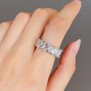 Anello di Fidanzamento Classico da Donna F1654 in Oro Bianco con Diamante Taglio Smeraldo Colore D Naturale - Product Image 4