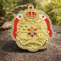 Médaille personnalisée plaquée or, émail, couronne, strass, logo en relief, lettres, médailles de récompense double face