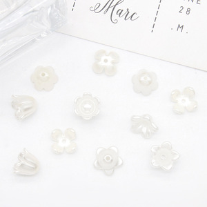 Cuentas de flores de plástico con orificios rectos para la fabricación de joyas, forma de trompeta de 4 pétalos, resina acrílica, material de accesorios para bricolaje - Product Image 1