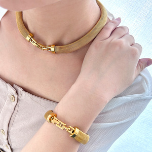 Ensemble de bijoux hip-hop unique, style minimaliste européen et américain, en acier inoxydable titane, avec bracelet et collier à mailles entrelacées - Product Image 3