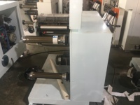 Machine automatique de découpe, de laminage et de refendage de rouleaux d'étiquettes, machine de refendage de rouleaux d'étiquettes adhésives