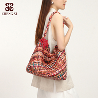 Sac à bandoulière tressé contrastant effet arc-en-ciel Ambiance estivale 2026 Nouveau Sac à main élégant et polyvalent Grande capacité pour femmes