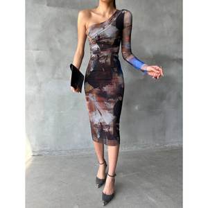 เดรสผ้าทูลสีเบจแขนเดียว ประดับเลื่อมและลูกปัด คอสูง ทรงเอไลน์ ยาวกรอมพื้น สไตล์งานเลี้ยงกลางคืน ฤดูหนาว ไซส์ XL - Product Image 2