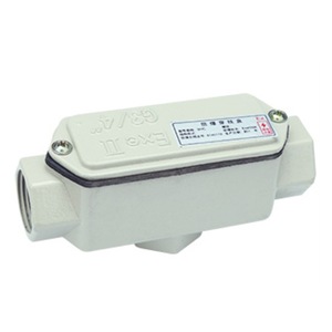 กล่องต่อสายไฟแบบ T-Junction รุ่น YHXe-B-G3/4  ทำจากอะลูมิเนียมหล่อขึ้นรูป  พร้อมเกลียว G  มาตรฐาน IP65 สำหรับโรงงานเคมี  ใช้กับสายไฟแรงดันต่ำ - Product Image 1