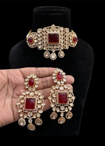 Conjunto Kundan de Latón Chapado en Oro Hecho a Mano, Personalizable al por Mayor, Inspirado en Diseñador, con Collar de Gargantilla y Pendientes Verdes para Novia, Boda y Fiesta - Product Image 2