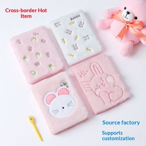 Carnet en peluche Unbound, cadeau <span class=keywords><strong>de</strong></span> Noël, agenda avec broderie, design créatif et tendance - Product Image 1