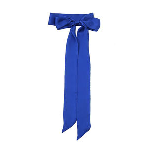 Joli foulard en soie crème à imprimé fraises rouges pour femme, accessoire capillaire, petit bandana carré imprimé numériquement sur mesure - Product Image 2