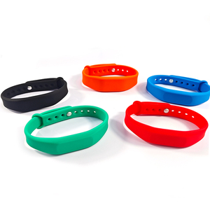 Có thể điều chỉnh biểu tượng tùy chỉnh dây đeo cổ tay <span class=keywords><strong>Mifare</strong></span> <span class=keywords><strong>desfire</strong></span> EV3 2K/4K/<span class=keywords><strong>8K</strong></span> RFID Vòng đeo tay RFID Silicone dây đeo cổ tay - Product Image 5