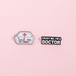 Croyez-moi, je suis un docteur émail broche série médicale infirmière casquettes broches revers sac à dos Badge bijoux cadeaux pour les étudiants en médecine - Product Image 2