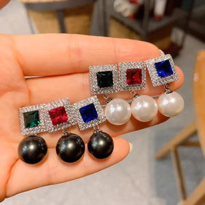 Boucles d'oreilles pendantes bleu marine E2922 pour femme, en cristal et strass, géométriques, taille princesse, sertissage pavé, bijoux de mode pour soirée - Product Image 5