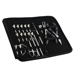 Kit d'outils professionnels pour extensions capillaires : Ciseaux à fil, Aiguille de type C, Boucle de tirage, Pince à micro-perles pour la pose des extensions - Product Image 1