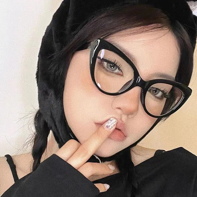 2025 Yiwu Fashion Custom Women Cat Eye Anti Blue Light Optical Glasses Designer Retro Cheap Plain Mirror Glasses Frame Wholesale
