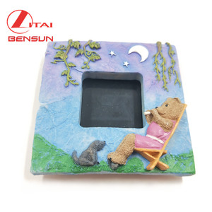 Bán buôn du lịch đầy màu sắc tùy chỉnh dễ thương <span class=keywords><strong>polyresin</strong></span> gia đình hình ảnh khung ảnh cho trang trí nội thất - Product Image 6