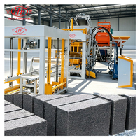 Machine à briques creuses haute densité QT6-15D pour petits investisseurs souhaitant créer une usine locale de briques de ciment autobloquantes