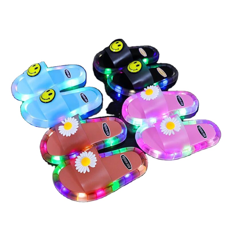 Модные новые детские светящиеся тапочки; Детская обувь с подсветкой; Летние сандалии для улицы