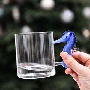 Taza de café de cristal de borosilicato alto con asa de caballito de mar de animales marinos, diseño de dibujos animados 3D del océano, taza colgante con asa de sardina - Product Image 3