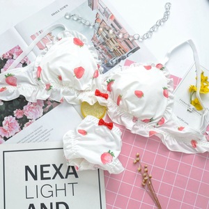 Ensemble de soutien-gorge imprimé fraise de style girly japonais étudiant Lady Cute No Underwire Panties Underwear Bra - Product Image 3